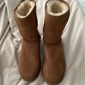 Women’s UGGs, Classic Short II. Chestnut, Size 10. NEW, never worn